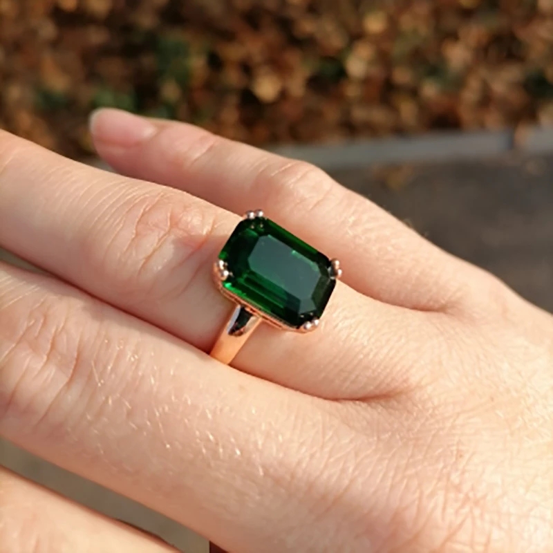 Vintage Fashion Faire - Anel de cristal verde corte octogonal