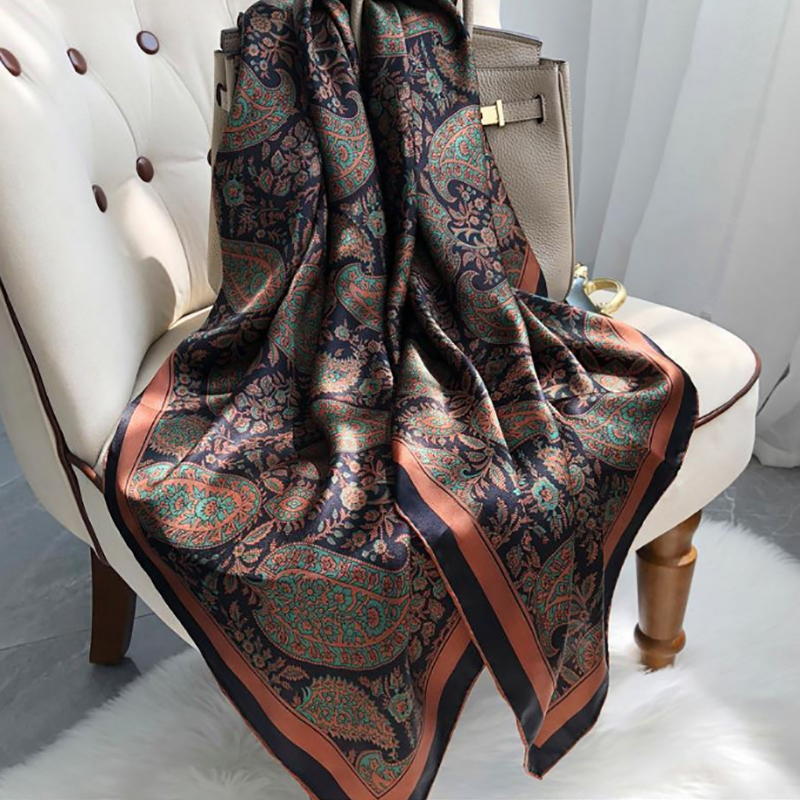 Vintage Fashion Patterns - Lenço Quadrado com Estampa Paisley Vintage,