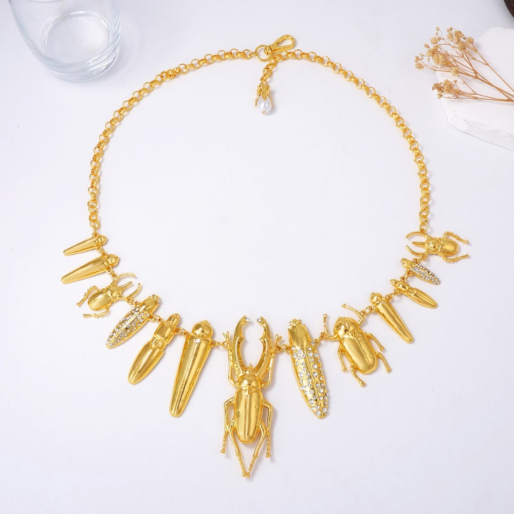 Colar Vintage Dourado com Ping - Vintage Fashion Bug avaliação e preço