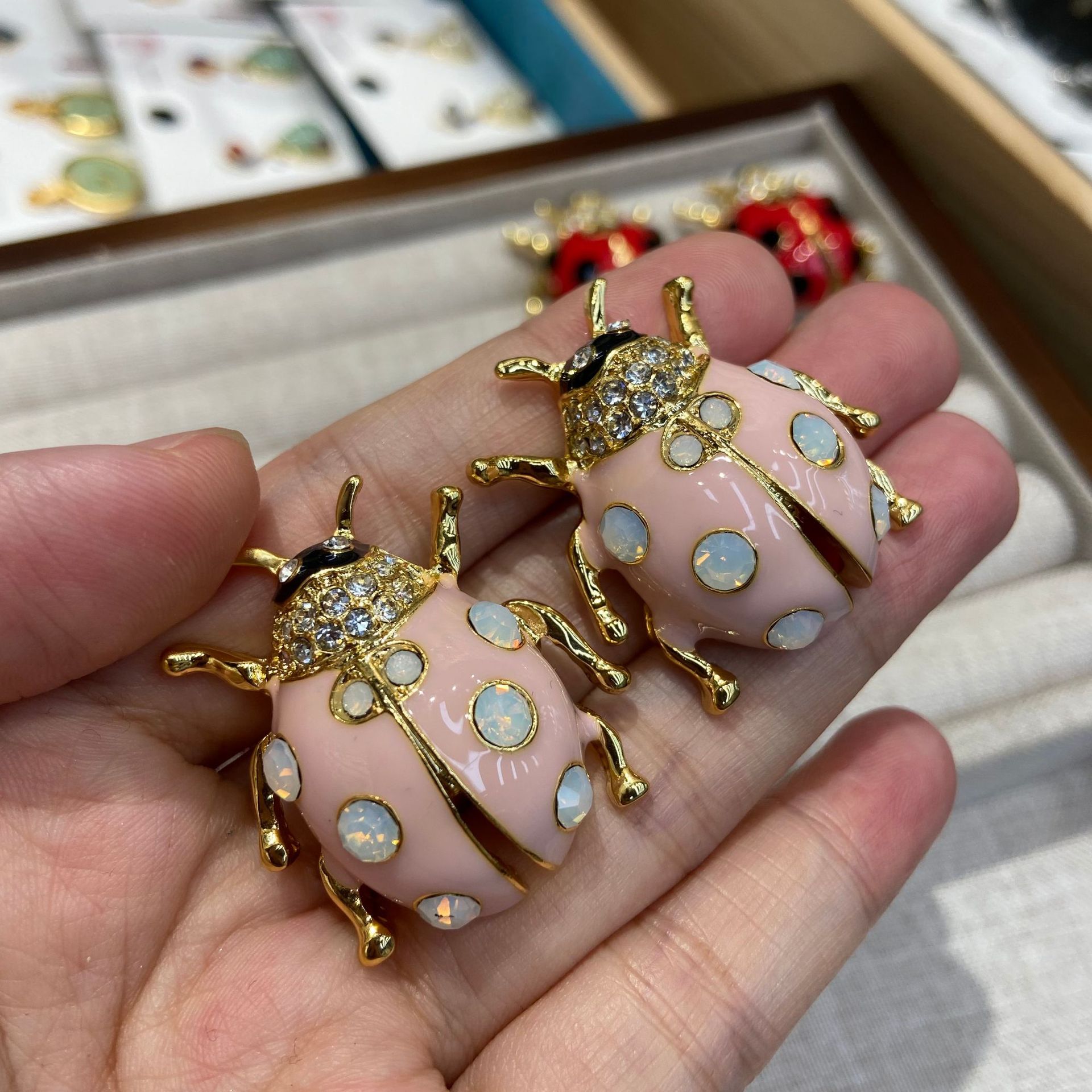Novos Brincos Vintage de Joani - Vintage Fashion Bug avaliação e preço