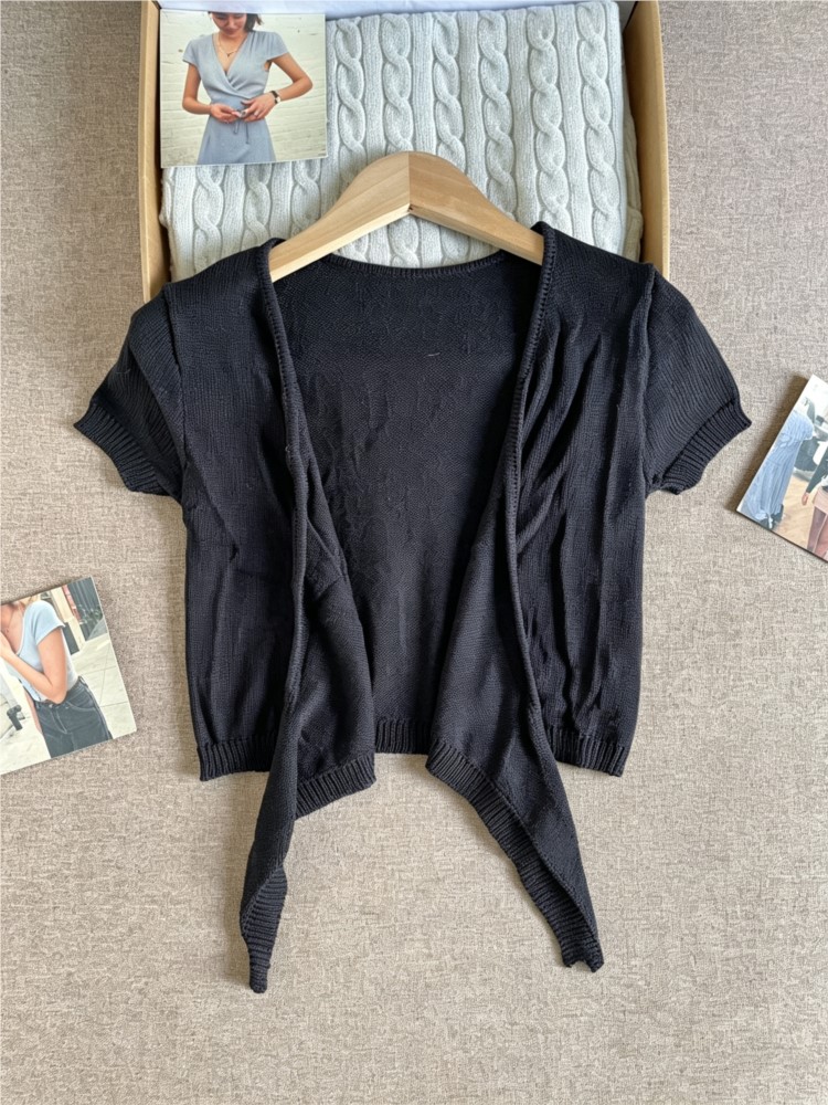 Cardigã Preto Cropped com Cada - Crop Cardigan Vintage avaliação e preço