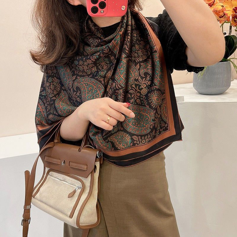 Lenço Quadrado com Estampa Pai - Vintage Fashion Patterns avaliação e preço
